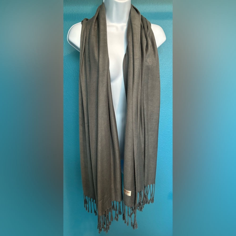 Pashmina scarf in gray